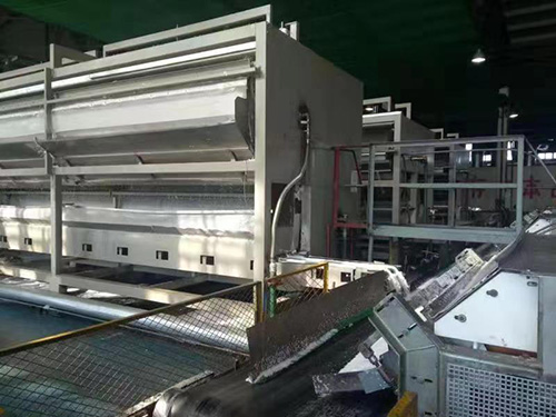 Granular wax molding machine